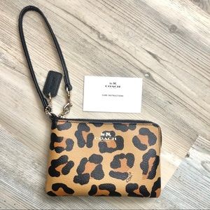 Coach Leopard Print Wristlet 🖤🐆🤎